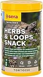 sera Tortoise Herbs & Loops Snack 1.000ml (150g) | Ergänzungsfutter für Herbivore Landschildkröten | 50 % Kräuter | Pflanzlicher Snack mit Vitaminen & Mineralstoffen | Schildkröten Zubehör